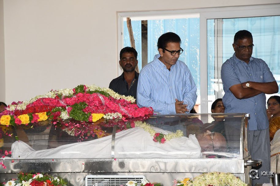Celebs-Pay-Condolences-to-C-Narayana-Reddy